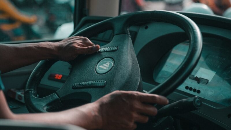 Rozkłady jazdy w Szczecinie: Tysiące kursów autobusów i tramwajów odwołane