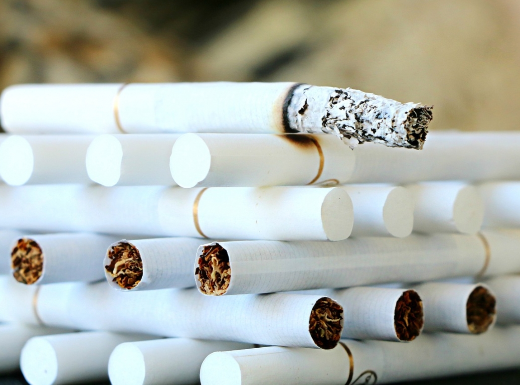 Funkcjonariusze KAS przejęli pięć przesyłek z nielegalnym tytoniem w Szczecinie