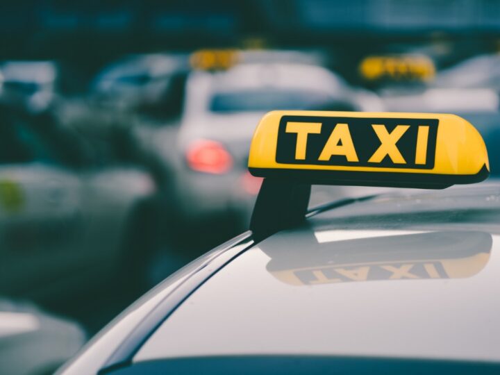 Podejrzane prawo jazdy zatrzymało młodego kierowcę taksówki w Szczecinie