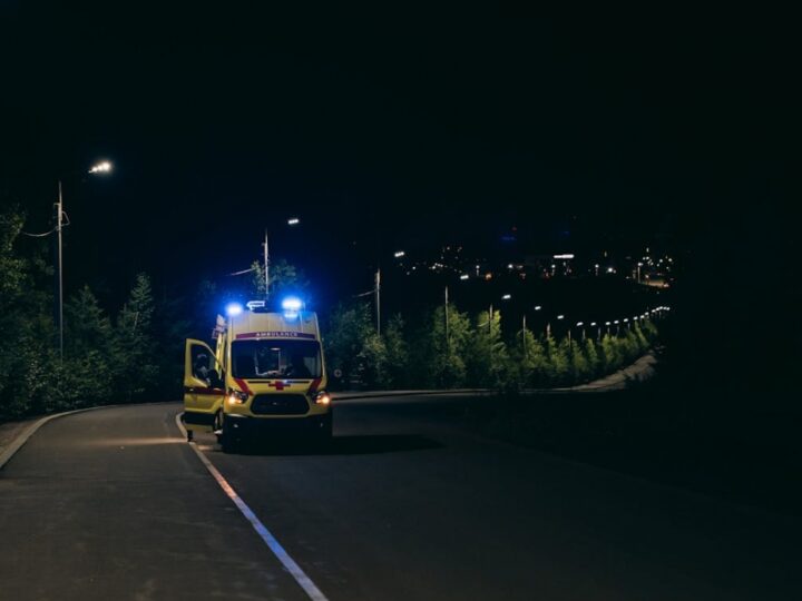 Wypadek drogowy w Górzycy: radiowóz policji i auto osobowe zderzyły się, ranni trafią do szpitala