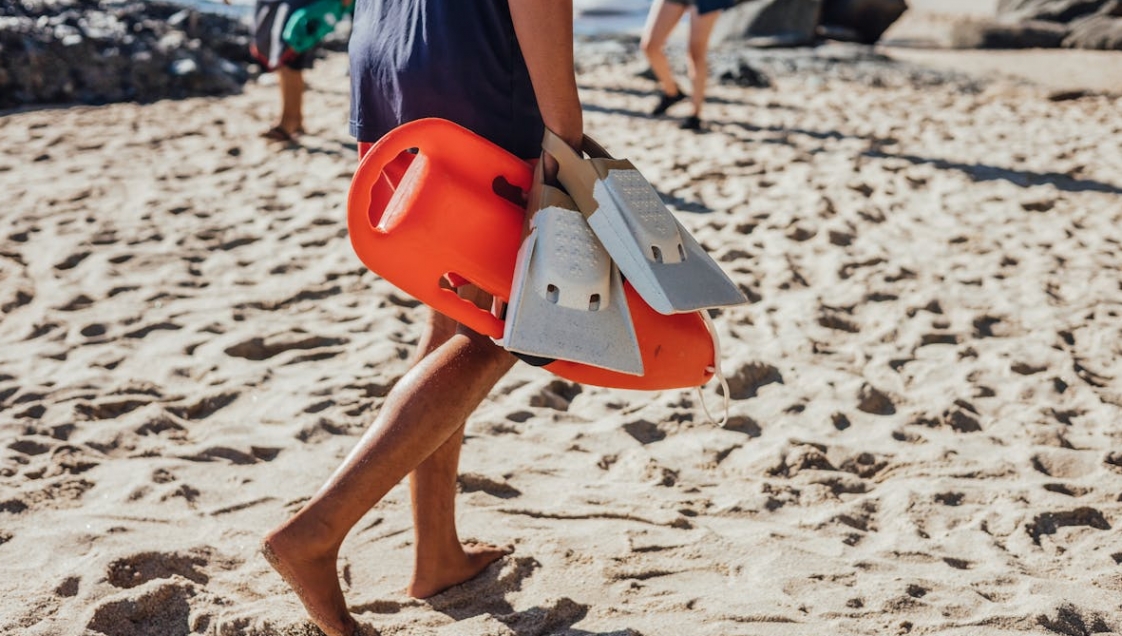 Niemal tragiczne zdarzenie na strzeżonej plaży w Jarosławcu – ratownicy WOPR uratowali 11-latka