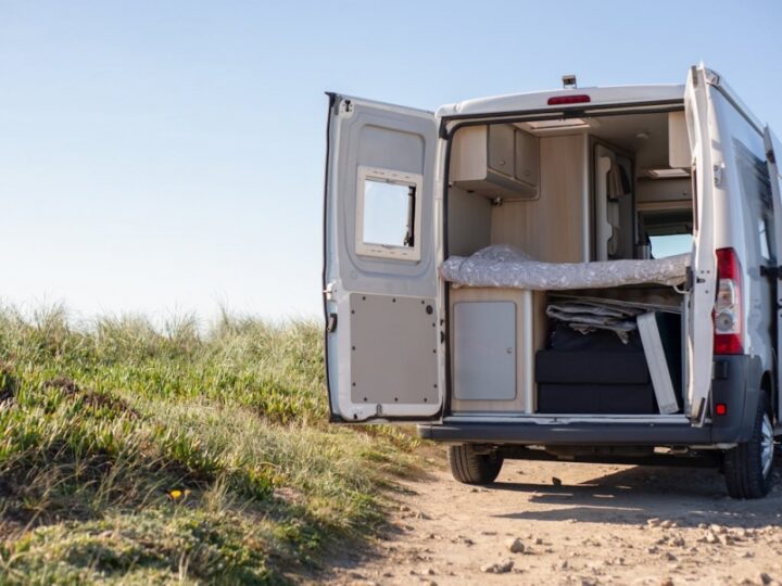 Porzucony camper na szczecińskim parkingu może zostać odholowany