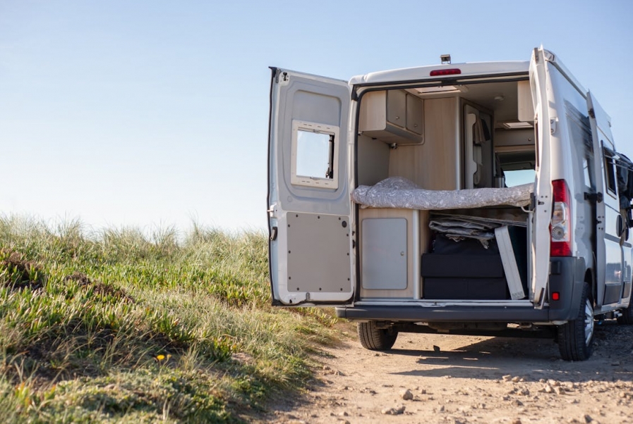 Porzucony camper na szczecińskim parkingu może zostać odholowany