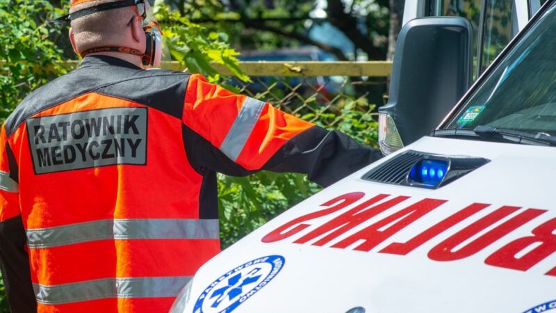 Wypadek na szczecińskiej ulicy Kościelnej: dwie osobówki zderzyły się, jedna osoba w szpitalu