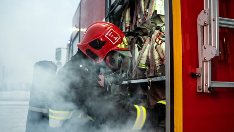 Tragiczne zdarzenie w Trzebieży: Dwa życia przepadły w pożarze budynku mieszkalnego