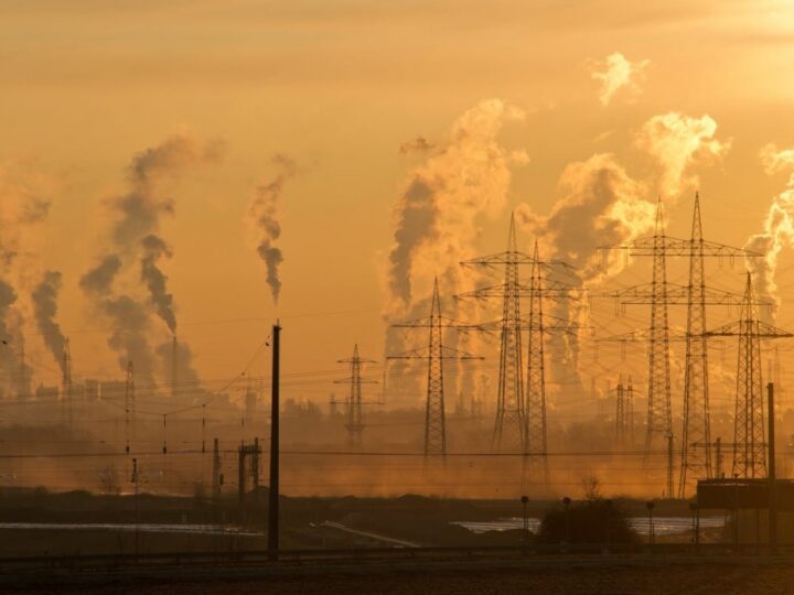 Ostrzeżenie dotyczące alarmujących poziomów zanieczyszczenia powietrza dla mieszkańców Szczecina