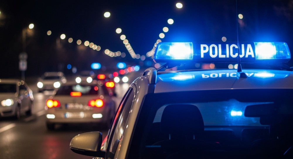 Policja poszukuje oszusta podszywającego się pod bankowca