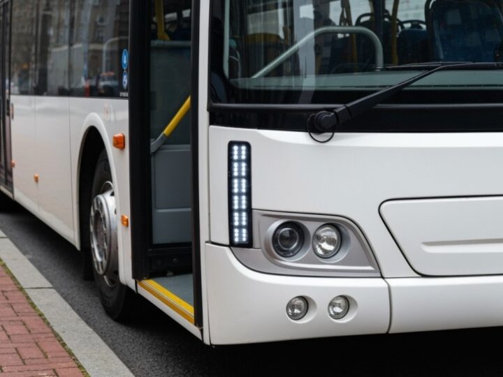 Szczecin inwestuje w przyszłość: 22 hybrydowe autobusy na ulicach do 2027 roku!