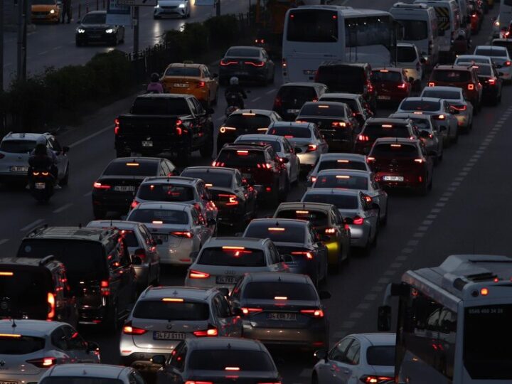 Wypadek na A6: Trzy samochody zderzyły się, jedna osoba ranna