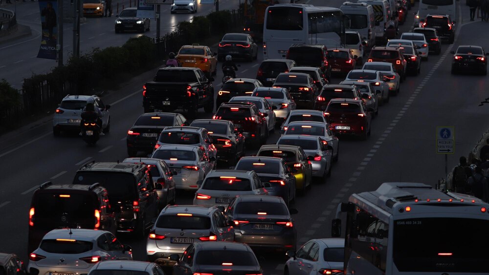 Wypadek na A6: Trzy samochody zderzyły się, jedna osoba ranna