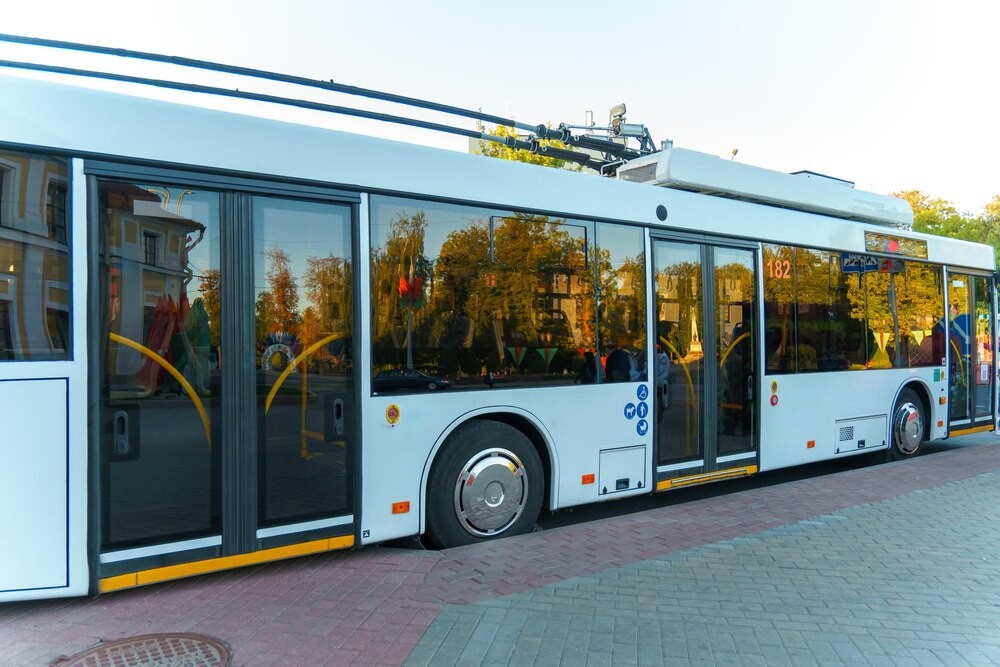 Dwutygodniowe utrudnienia w transporcie: Autobusy zamiast pociągów na trasie Szczecin – Pasewalk!