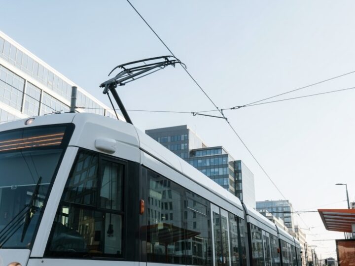Szczecin wprowadza rewolucję w komunikacji: tramwaje co 12 minut w godzinach szczytu!