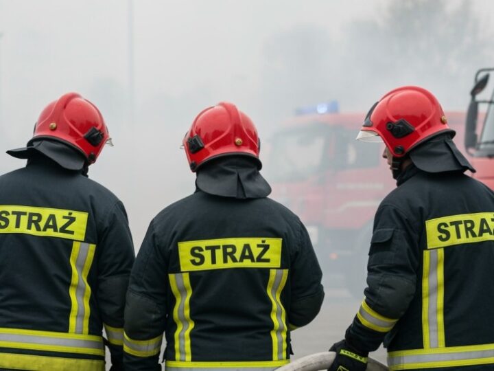Szczecińscy strażacy w akcji: Pożar wózka dziecięcego na klatce schodowej!