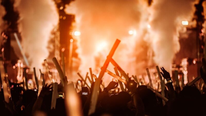 Festiwal OKOlice Literatury: Eksploracja Rewolucji i Inspirujące Debaty w Szczecinie!