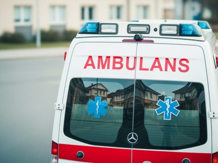 Policjanci ratują życie: Szybka interwencja na przystanku!