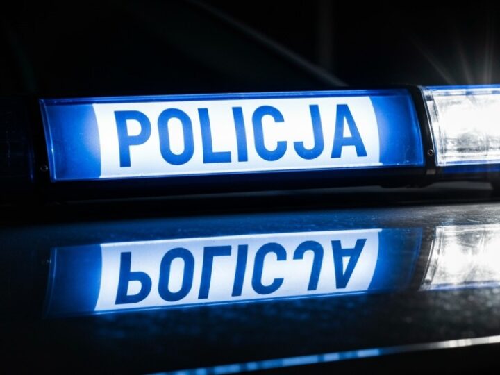 Seniorzy w Dąbiu uczą się, jak nie dać się oszukać – Spotkanie z policją pełne cennych wskazówek!
