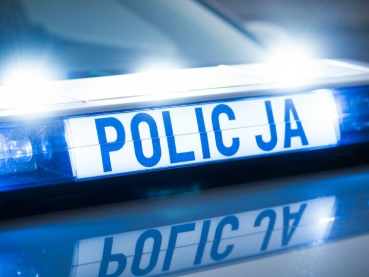 Bezpieczny Internet: Policja uczy młodzież, jak unikać zagrożeń w sieci