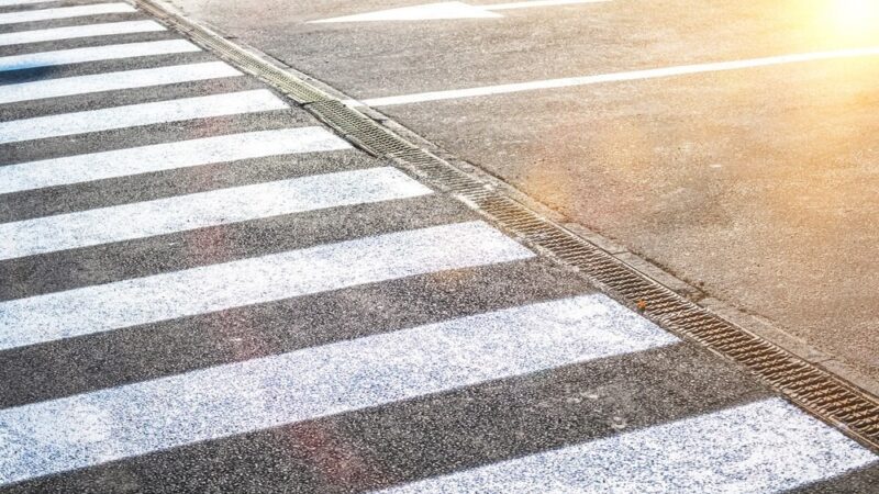 Uczniowie ze Szczecina uczą się od policji, jak być bezpiecznym na drodze