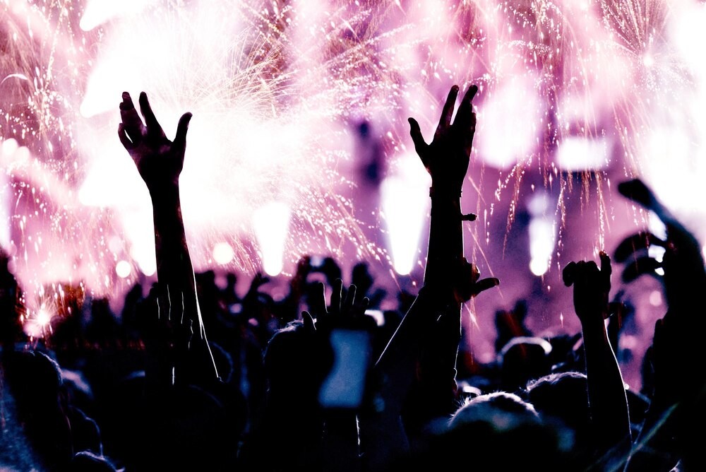 Listopadowe Gwiazdy w Klubie Delta: Filmowe Hity z Kate Winslet i Diane Keaton