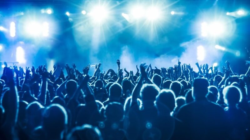 Listopadowe Melodie Szczecina: Muzyczne Jubileusze i Emocje