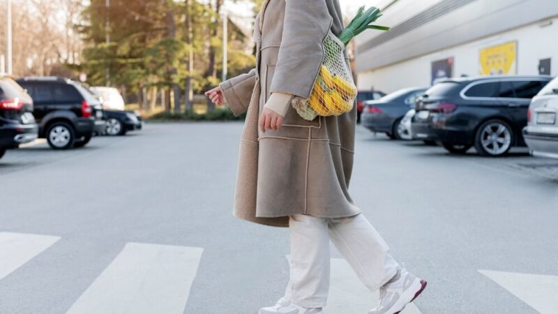 Bezpieczne przejścia: przedszkolaki uczą się zasad ruchu drogowego