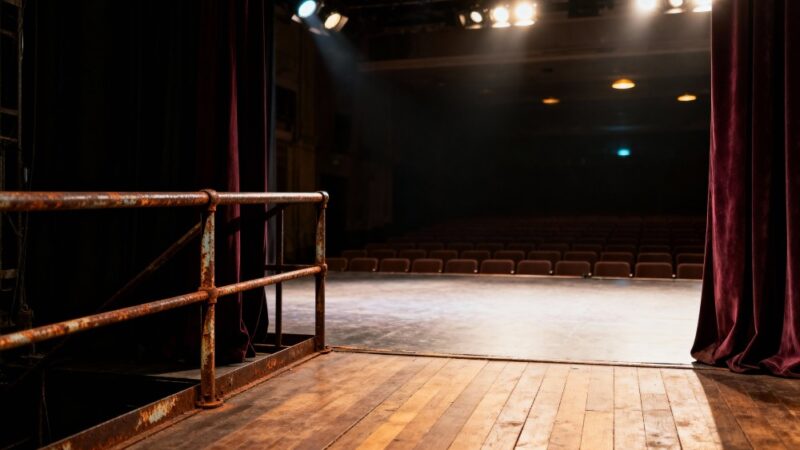 Teatr jako narzędzie walki z uzależnieniami: Młodzież na scenie dla zdrowia