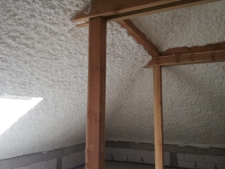 Zdrowy dom dla Twojej rodziny. Dlaczego szczecinianie wybierają hipoalergiczną izolację natryskową?