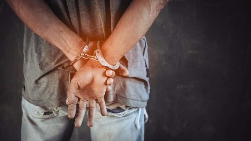 Policja na gorącym uczynku: Włamywacz złapany dzięki nowoczesnej technologii