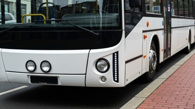 Utrudnienia na Łokietka: Jak zamknięcie ulicy wpłynie na komunikację miejską?