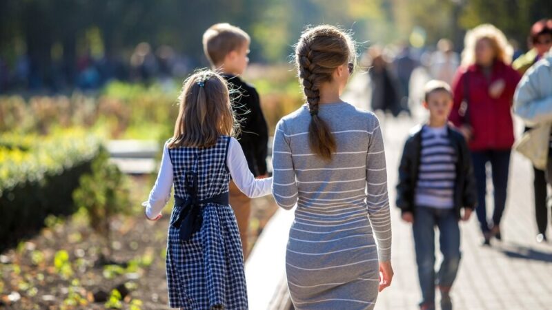 Międzypokoleniowe święto: Dzień Babci i Dziadka w Dębcach