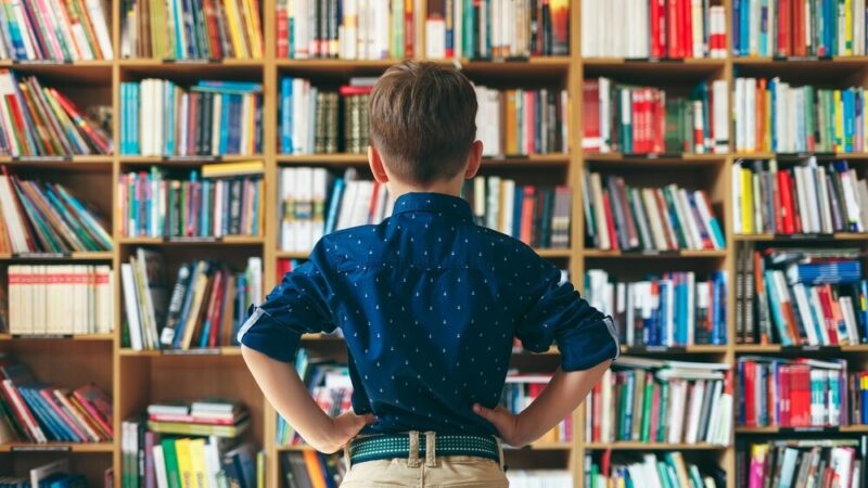 Edukacyjne spotkanie dla rodziców o bezpieczeństwie dzieci w Szkole Podstawowej nr 21