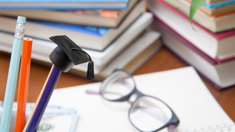 Cyfrowe umiejętności dla seniorów: dołącz do warsztatów komputerowych!