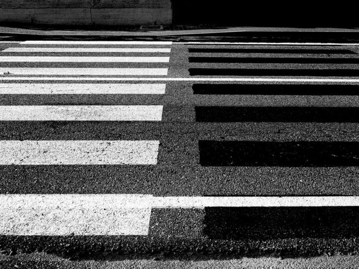 POLICJANT ZAREAGOWAŁ PO GODZINACH – NIETRZEŹWY MOTOCYKLISTA W SZPITALU PO WYPADKU