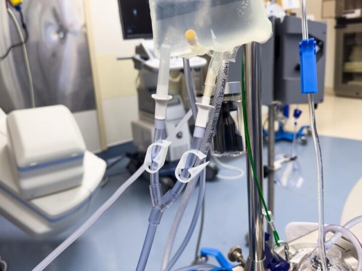 Bezpieczne przejście: Policjantka na lekcji dla przedszkolaków