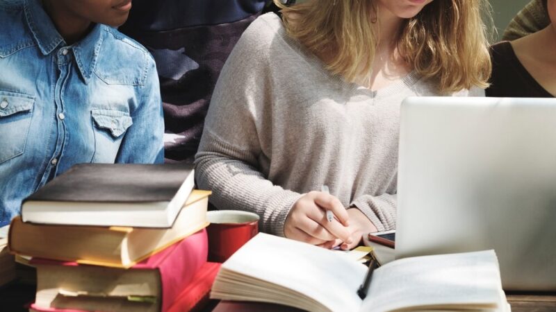 Edukacja o zagrożeniach związanych z uzależnieniami psychoaktywnymi