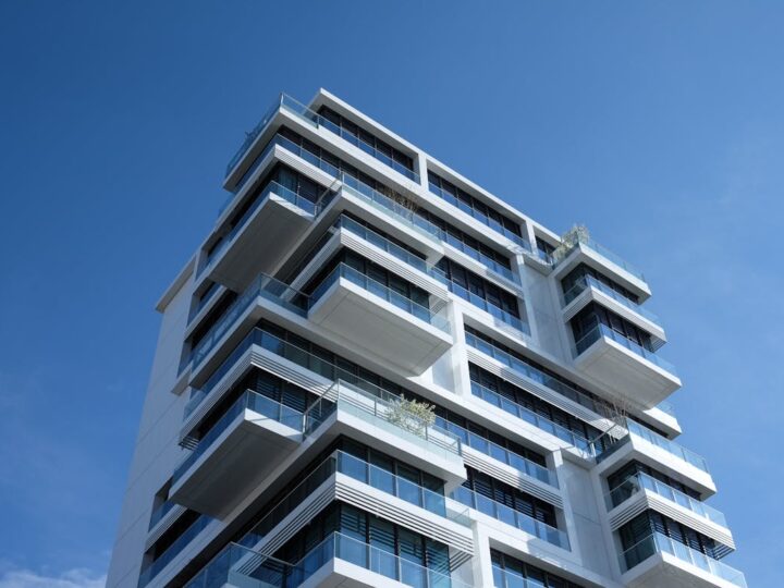 Pustostan, koszty i współwłasność. Jak sprawnie sprzedać problematyczną nieruchomość w Szczecinie?