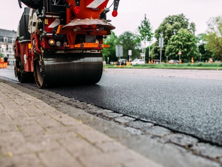 Nowe życie dróg w Ustowie: prace modernizacyjne ruszają po zimowej przerwie