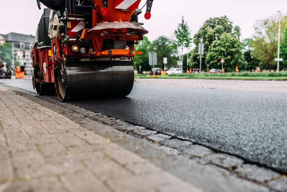 Nowe życie dróg w Ustowie: prace modernizacyjne ruszają po zimowej przerwie