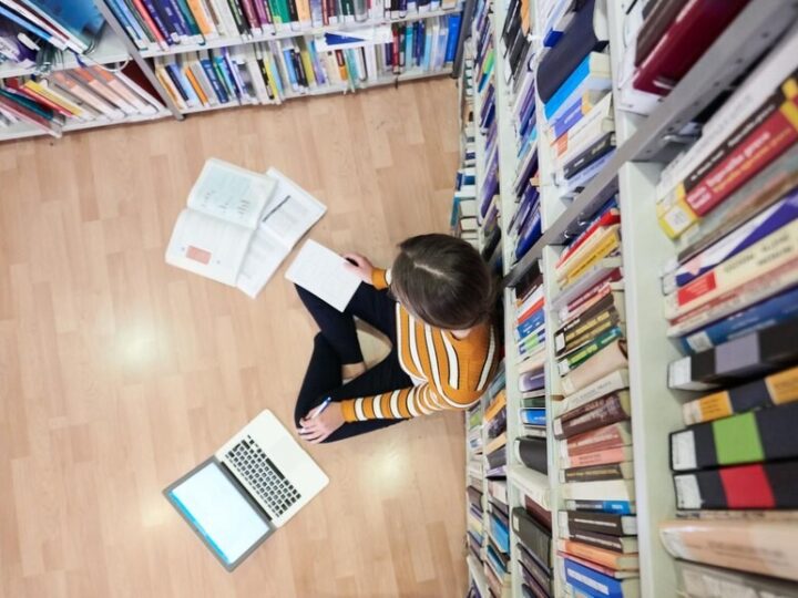 Szczecińskie przedszkolaki tańczą poloneza na pożegnanie z przedszkolem