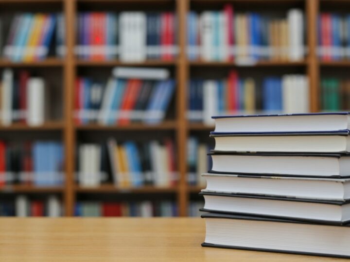 Konkurs na portret z książką – uchwyć literacką magię!