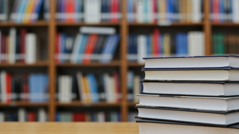 Konkurs na portret z książką – uchwyć literacką magię!