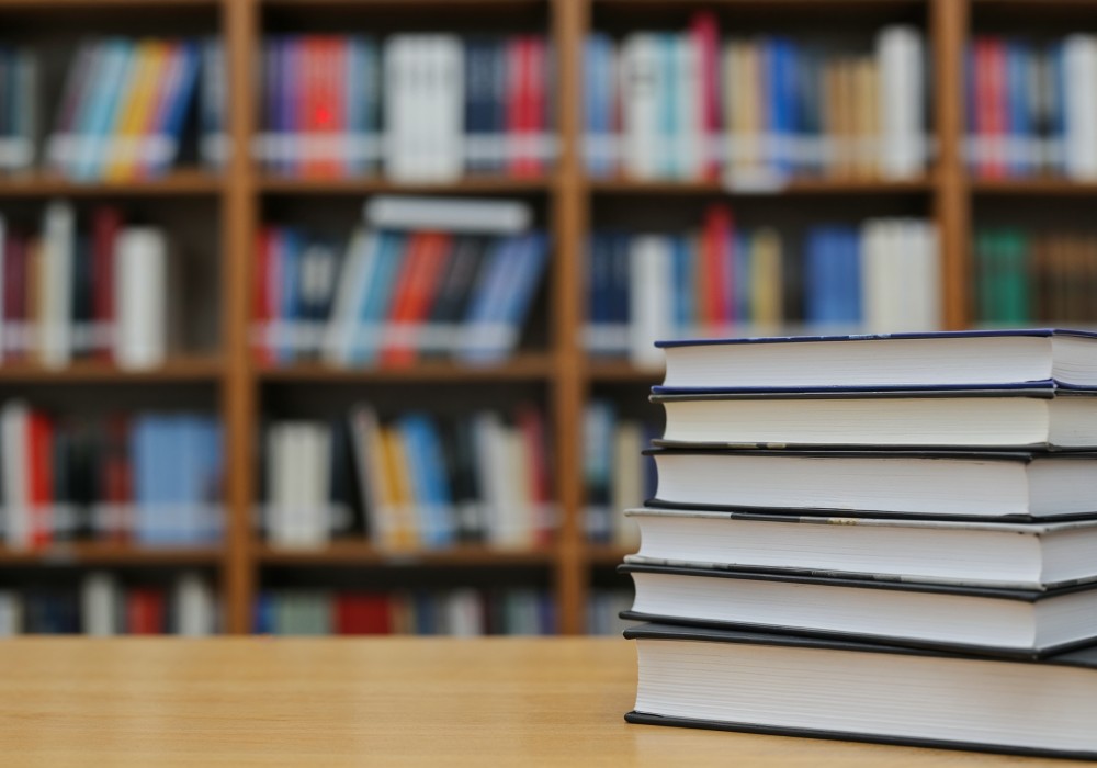 Konkurs na portret z książką – uchwyć literacką magię!
