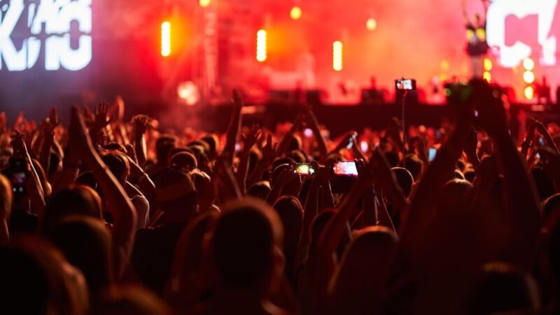 Sad Smiles dołącza do happysad na koncercie w Domu Kultury Słowianin!