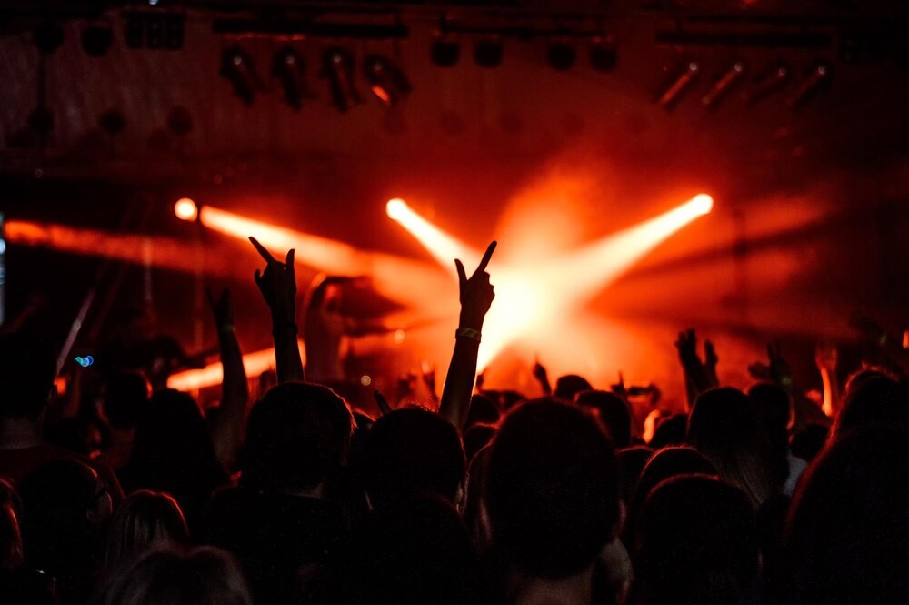 Ostatnie bilety na koncert Lecha Janerki w Słowianinie: nie przegap wyjątkowych wydarzeń!