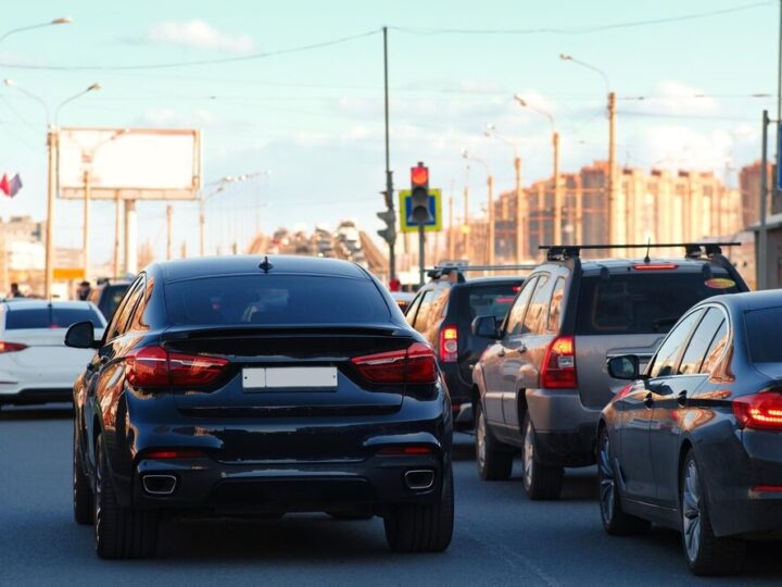 Utrudnienia na Moście Pionierów: Zmiany w organizacji ruchu już od dziś!