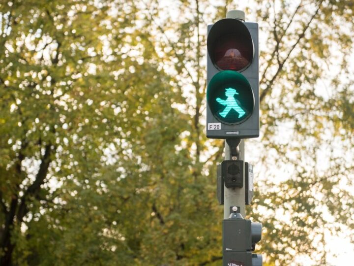 Bezpieczeństwo na drodze od przedszkola do szkoły podstawowej. Policjanci z wizytą u szczecińskich uczniów