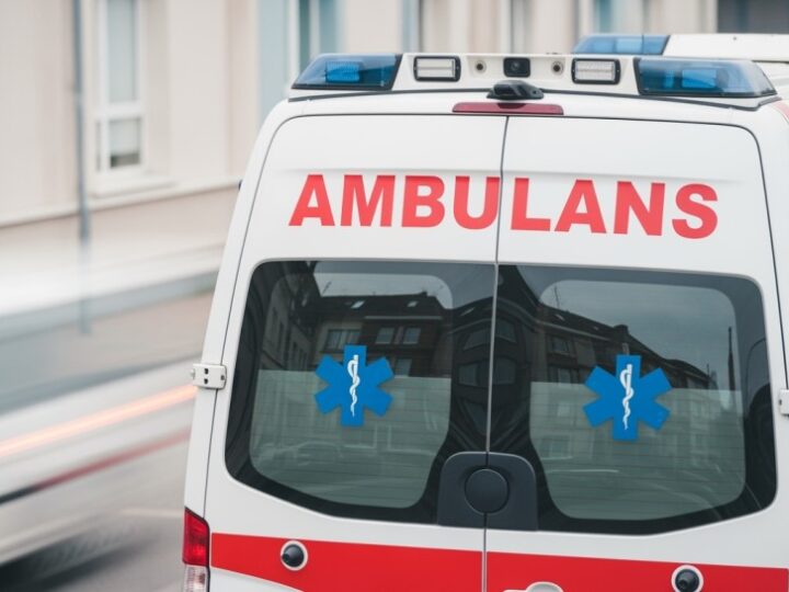 Bezpieczne dzieci: Policjanci uczą przedszkolaki zasad ruchu i bezpieczeństwa