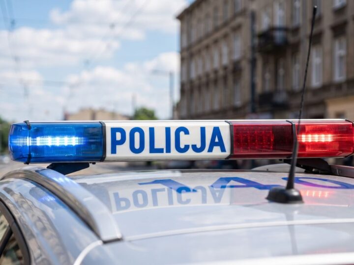 Policyjna interwencja prowadzi do zatrzymania poszukiwanego z narkotykami