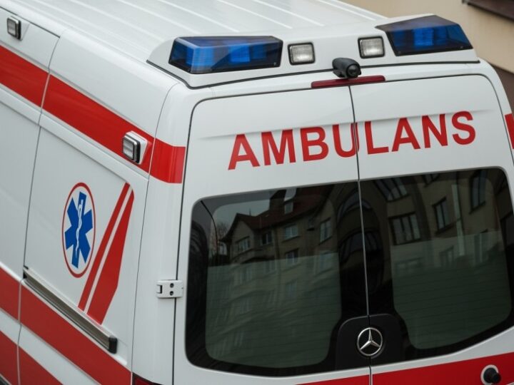 Seniorka w niebezpieczeństwie: Policja ratuje życie przy torach kolejowych