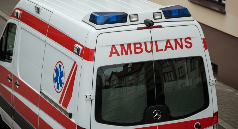 Seniorka w niebezpieczeństwie: Policja ratuje życie przy torach kolejowych